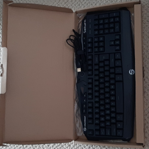 Utech Smart Backlit Gaming Keyboard - Picture 5 of 12